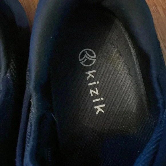 Kizik black sneakers - men’s 11 Wide or women’s 12.5 Wide - Picture 4 of 9